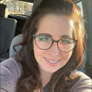 Meet your Posher, Halie